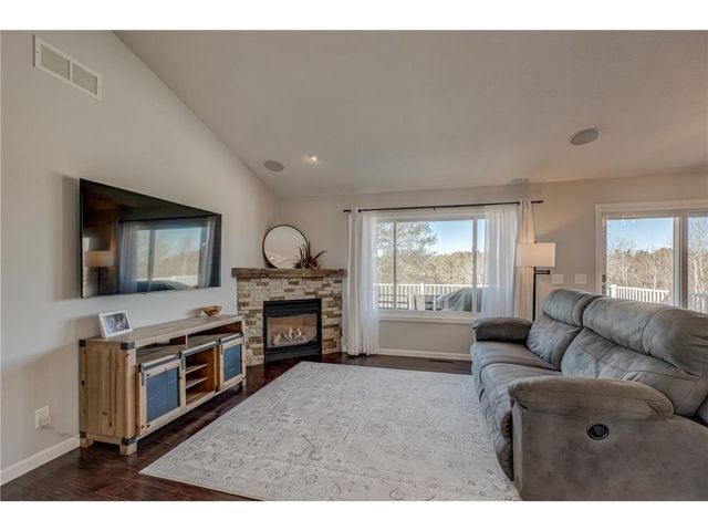 938 Waxon Lane, Hudson, WI 54016