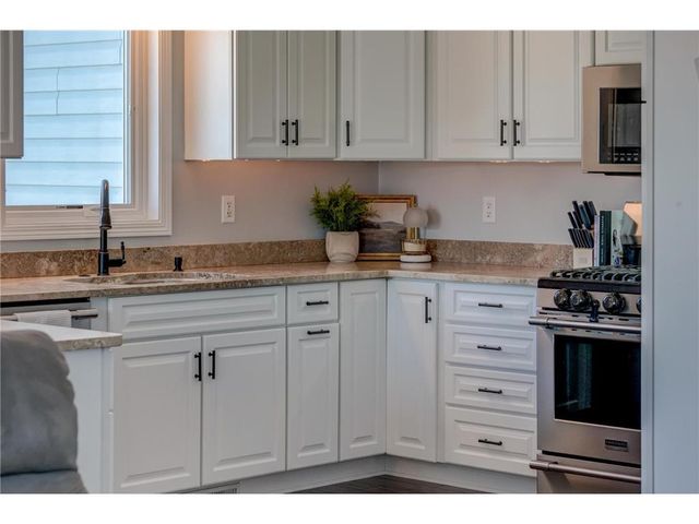 938 Waxon Lane, Hudson, WI 54016