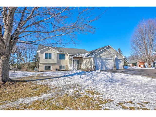 938 Waxon Lane, Hudson, WI 54016