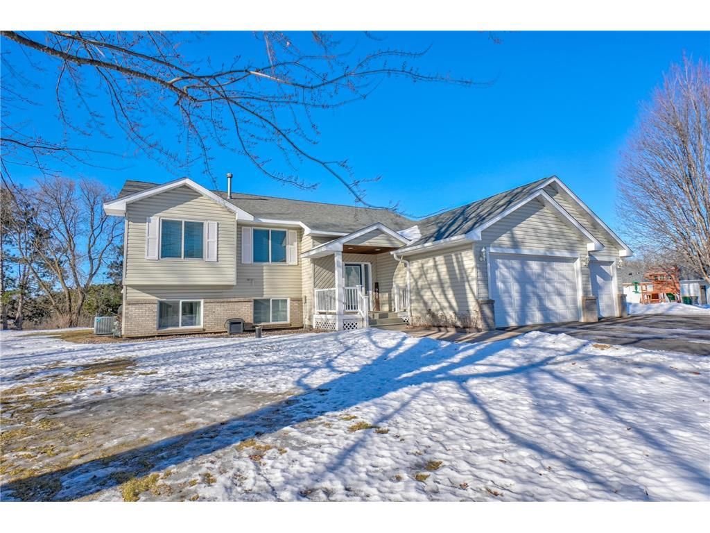 938 Waxon Lane, Hudson, WI 54016