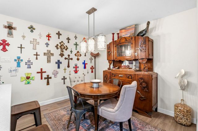 211 S Iowa Avenue, League City, TX 77573