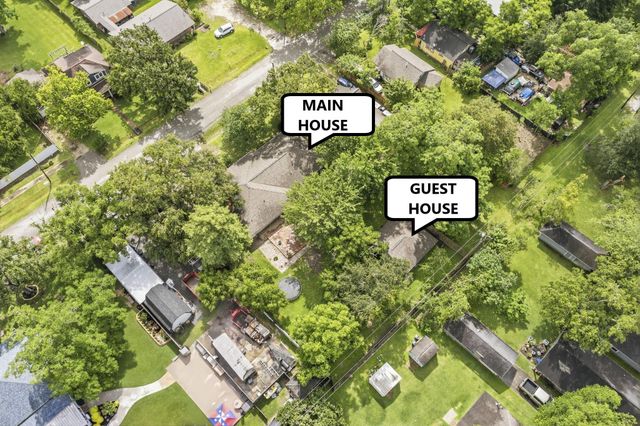 211 S Iowa Avenue, League City, TX 77573