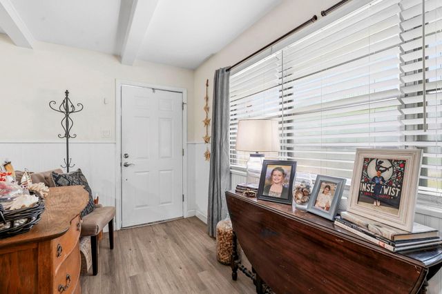 211 S Iowa Avenue, League City, TX 77573
