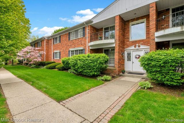 1711 Huntingwood Lane C, Bloomfield Hills, MI 48304