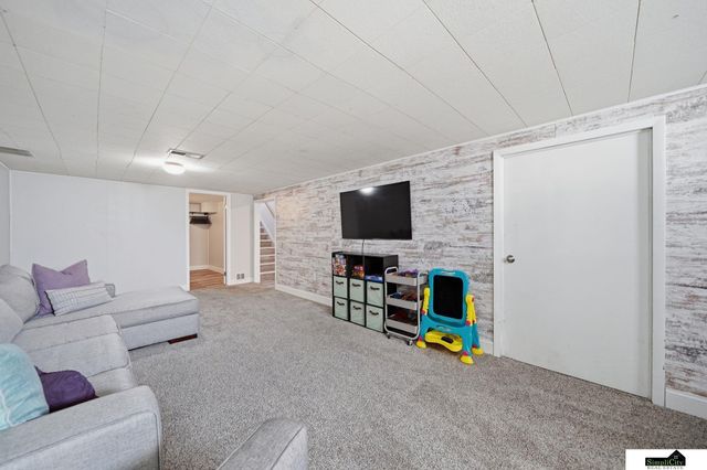 625 Sierra Drive, Lincoln, NE 68505