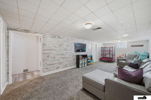 625 Sierra Drive, Lincoln, NE 68505