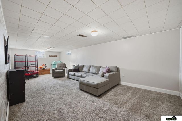 625 Sierra Drive, Lincoln, NE 68505