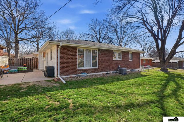 625 Sierra Drive, Lincoln, NE 68505