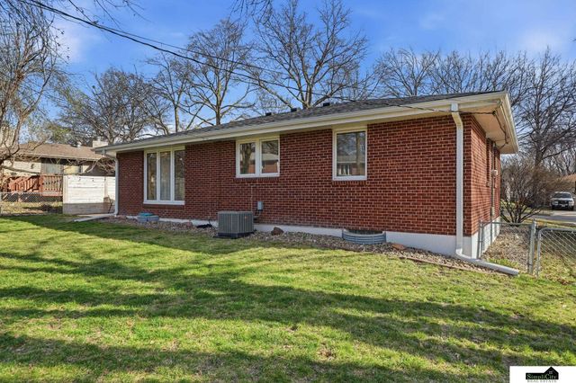 625 Sierra Drive, Lincoln, NE 68505