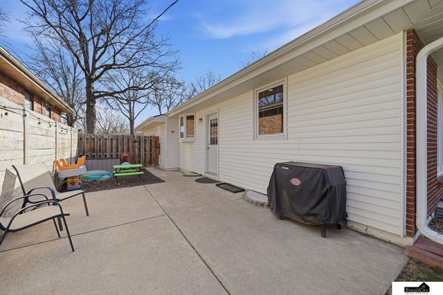 625 Sierra Drive, Lincoln, NE 68505