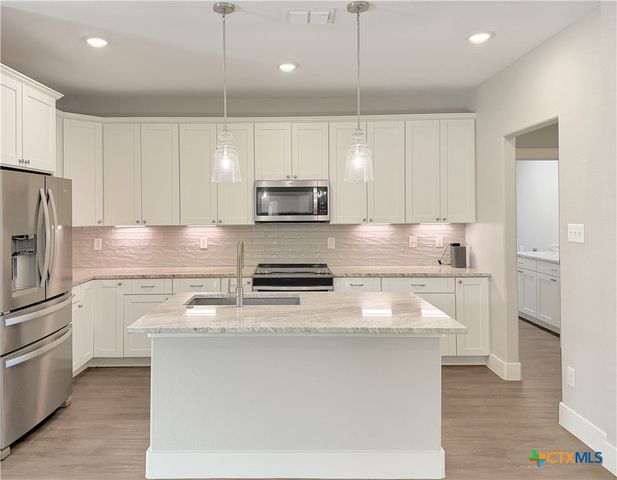 381 Monarch, Canyon Lake, TX 78133