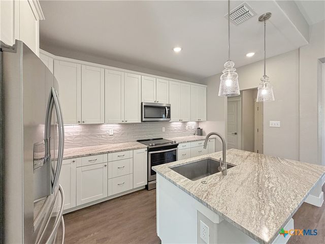 381 Monarch, Canyon Lake, TX 78133