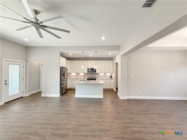 381 Monarch, Canyon Lake, TX 78133