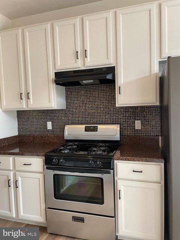 5 BRIDLE CT, Cherry Hill, NJ 08003