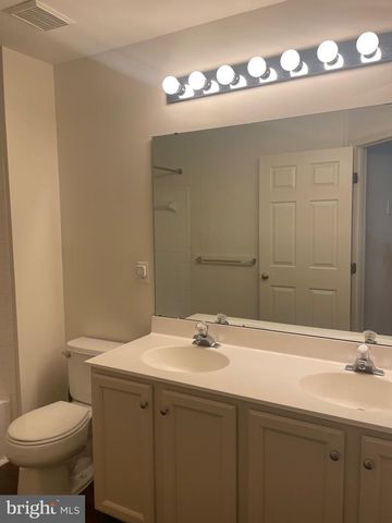 5 BRIDLE CT, Cherry Hill, NJ 08003