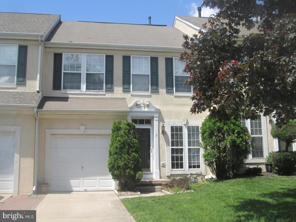 5 BRIDLE CT, Cherry Hill, NJ 08003