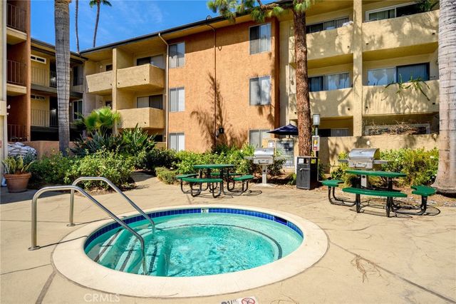 15425 Sherman 107A, Van Nuys, CA 91406