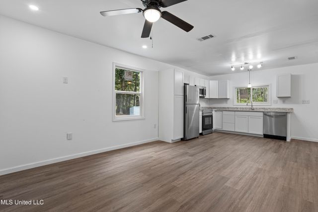 7083 Jefferson Street, Bay Saint Louis, MS 39520