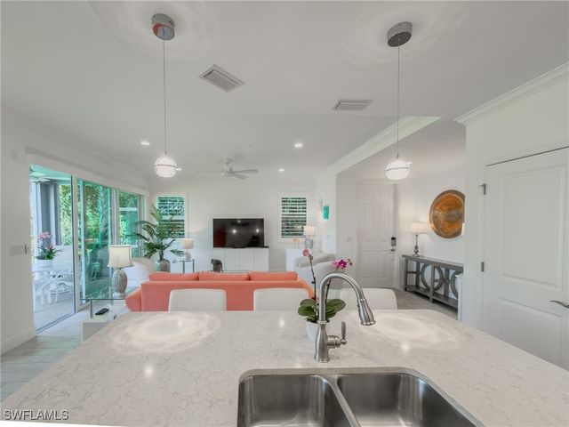 2543 SEYCHELLES DR 604, Naples, FL 34112