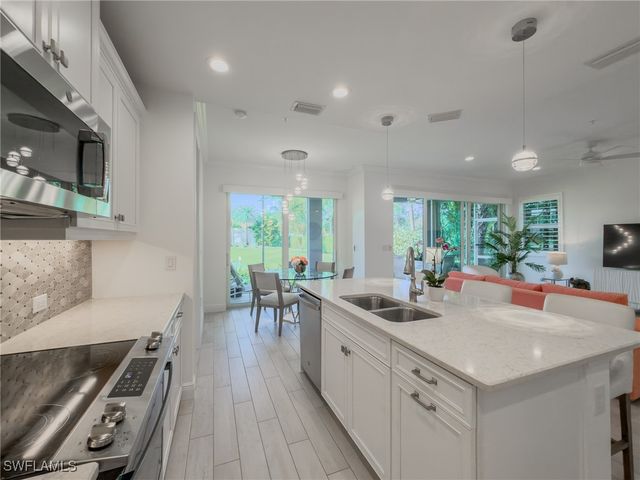 2543 SEYCHELLES DR 604, Naples, FL 34112