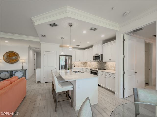 2543 SEYCHELLES DR 604, Naples, FL 34112