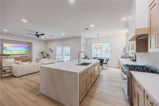 929 Viscanio Place, Las Vegas, NV 89138