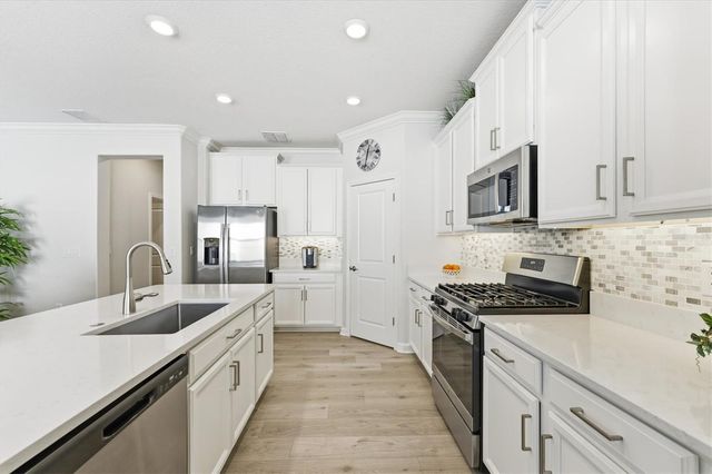 5209 WINDY GROVE DRIVE, Wimauma, FL 33598