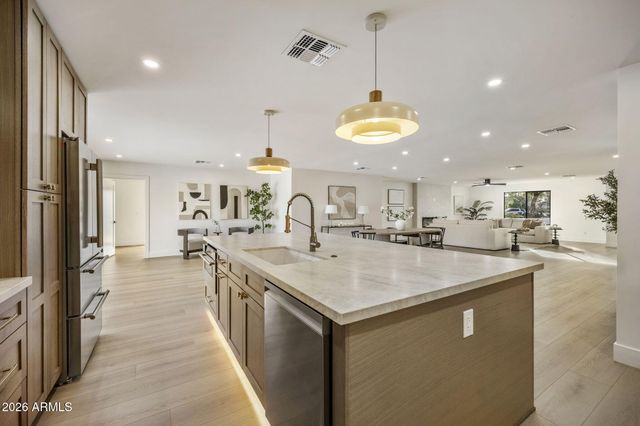 5129 E VOLTAIRE Avenue, Scottsdale, AZ 85254