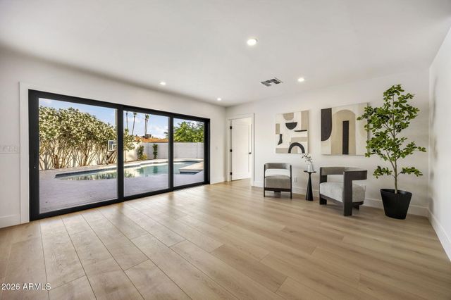 5129 E VOLTAIRE Avenue, Scottsdale, AZ 85254