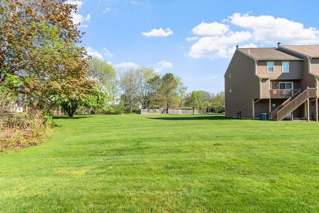27 Heritage Dr 27, Tewksbury, MA 01876