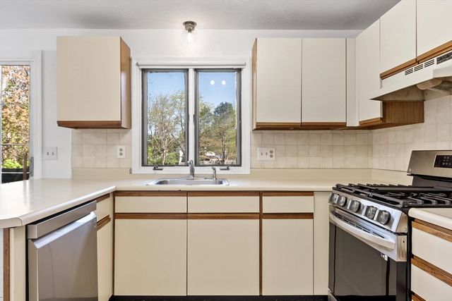 27 Heritage Dr 27, Tewksbury, MA 01876