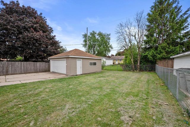 8111 W Lancaster AVENUE, Milwaukee, WI 53218