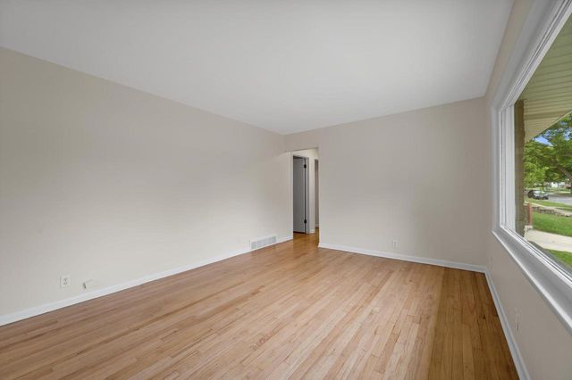 8111 W Lancaster AVENUE, Milwaukee, WI 53218