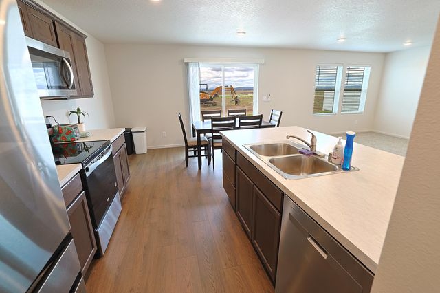 13540 W Crosswinds Ave, Airway Heights, WA 99001