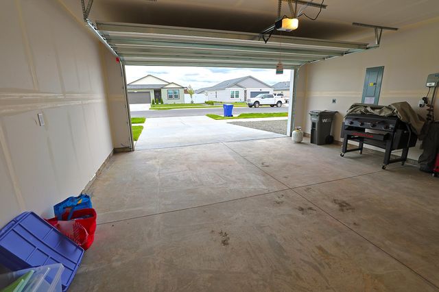 13540 W Crosswinds Ave, Airway Heights, WA 99001