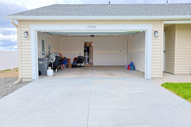 13540 W Crosswinds Ave, Airway Heights, WA 99001