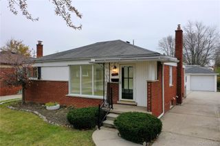 26712 Larchmont Street, St. Clair Shores, MI 48081