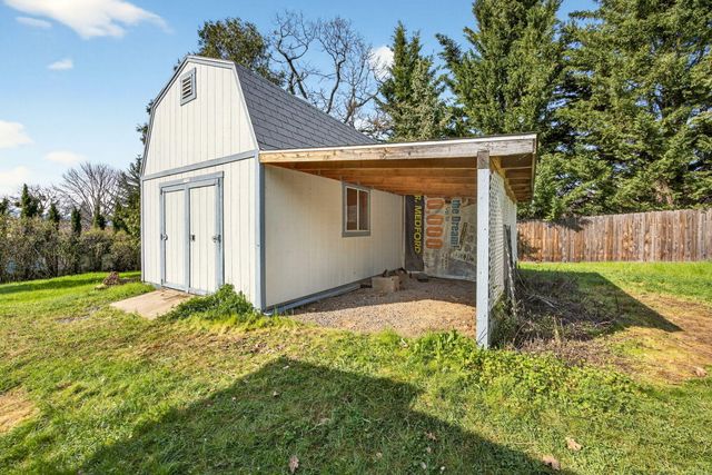 3363 Lone Pine Road, Medford, OR 97504