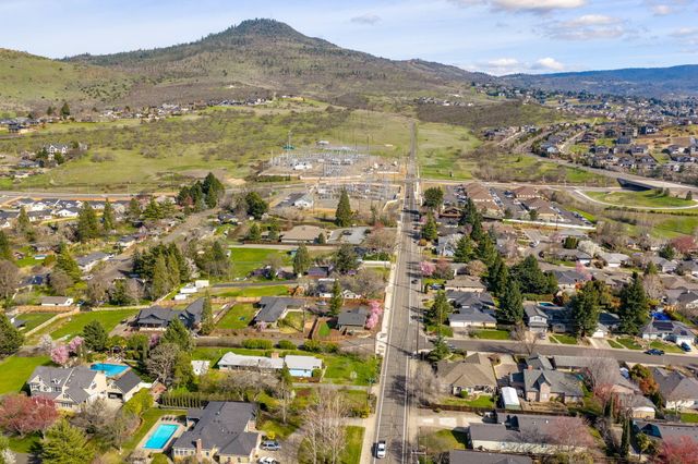 3363 Lone Pine Road, Medford, OR 97504