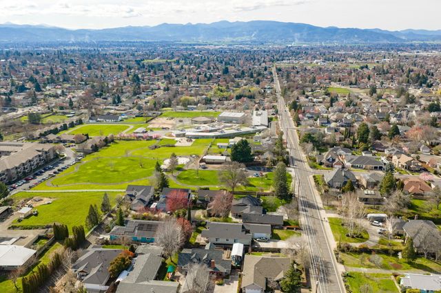 3363 Lone Pine Road, Medford, OR 97504