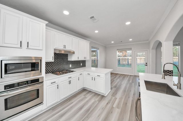 2415 San Conero Drive, Pearland, TX 77581