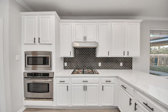 2415 San Conero Drive, Pearland, TX 77581