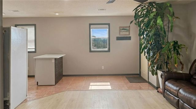 23058 160th Street, Altamont, MO 64620