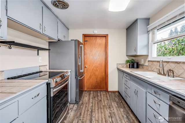 944 E 31st Street, Bremerton, WA 98310