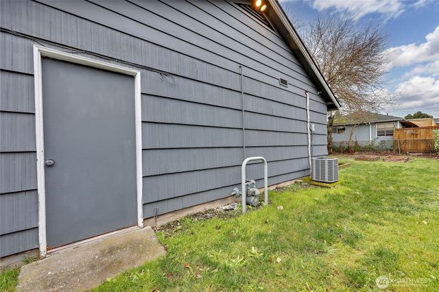 944 E 31st Street, Bremerton, WA 98310