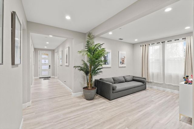 10118 Cornice Ct, Elk Grove, CA 95757