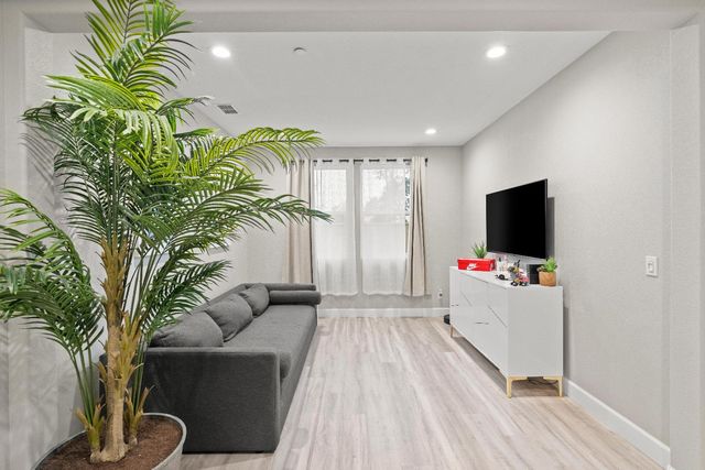 10118 Cornice Ct, Elk Grove, CA 95757