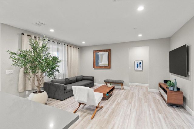 10118 Cornice Ct, Elk Grove, CA 95757