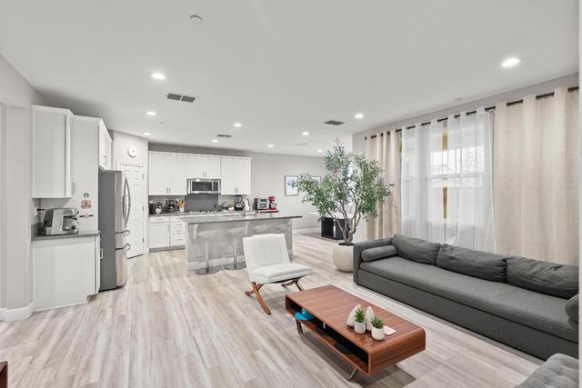 10118 Cornice Ct, Elk Grove, CA 95757