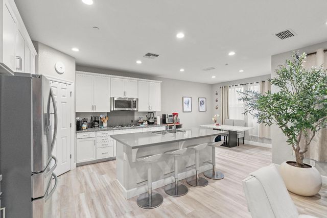 10118 Cornice Ct, Elk Grove, CA 95757